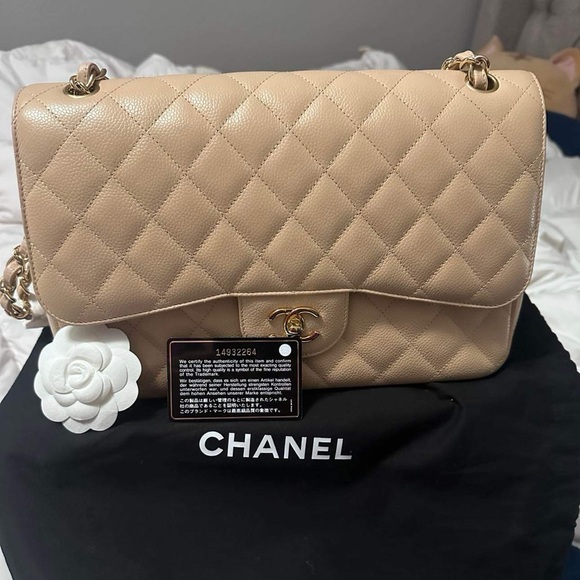 Chanel classic jumbo with gold hardware - Picture 1 of 7